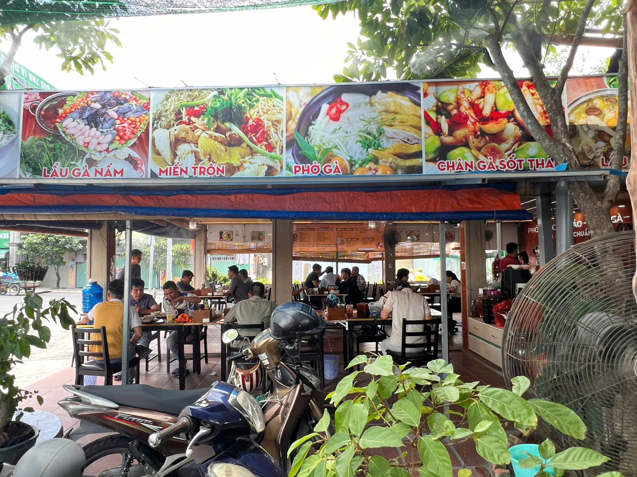 Lẩu Gà Nấm Nguyên Con Hóc Môn