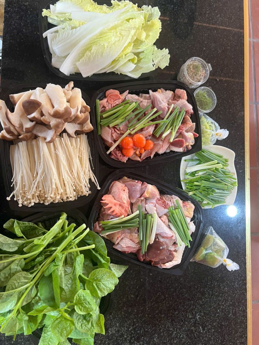 Lẩu Gà Nấm Nửa Con Hóc Môn
