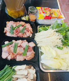 Lẩu Ngon Hóc Môn: Thưởng Thức Lẩu Gà Nấm 
