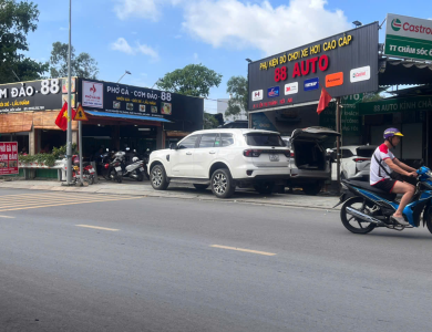 CÀ PHÊ HỒ CÁ COI HÓC MÔM: THƯ GIÃN TUYỆT VỜI TẠI PHỞ GÀ CƠM ĐẢO 88