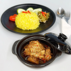 Cơm đảo gà kho
