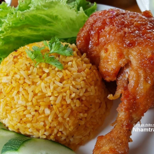 Cơm đảo gà đùi